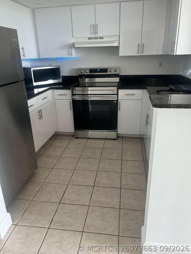 Building Photo - 3000 Coral Wy