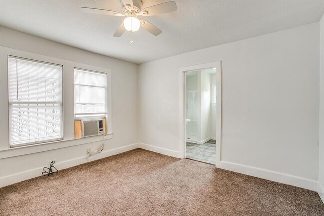 Building Photo - 7119 Farnsworth St