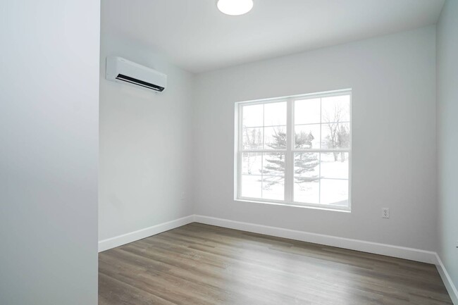 Building Photo - 491 Campbell Ave