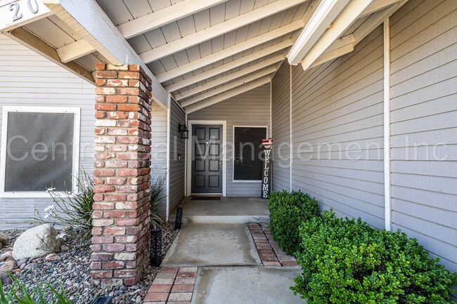 Building Photo - 3 Bedroom/2 Bath Home with Paid Solar and ...