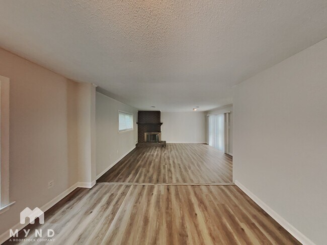 Building Photo - 3859 Hyacinth Dr