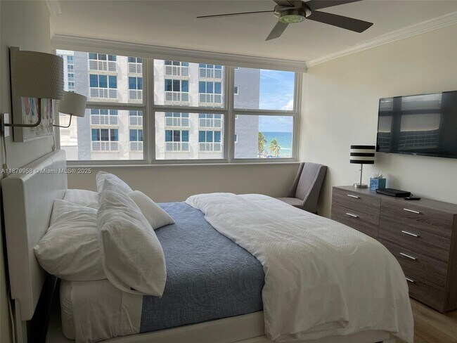 Building Photo - 209 N Fort Lauderdale Beach Blvd