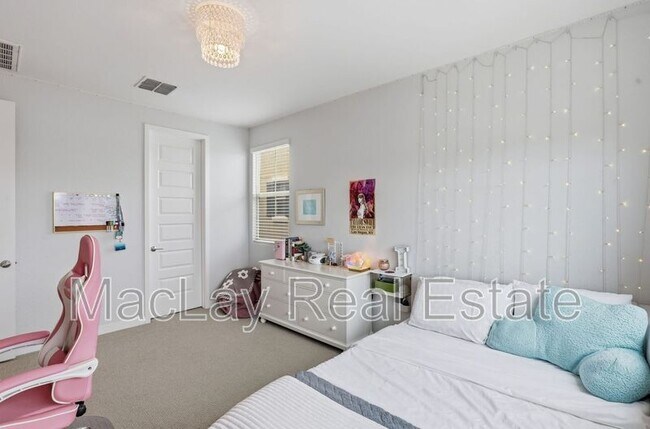 Building Photo - 1166 E Weatherby Way