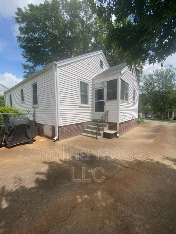 Building Photo - 114 Lenore Ave