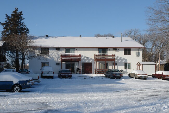 Building Photo - 2172-2174 Green Ave