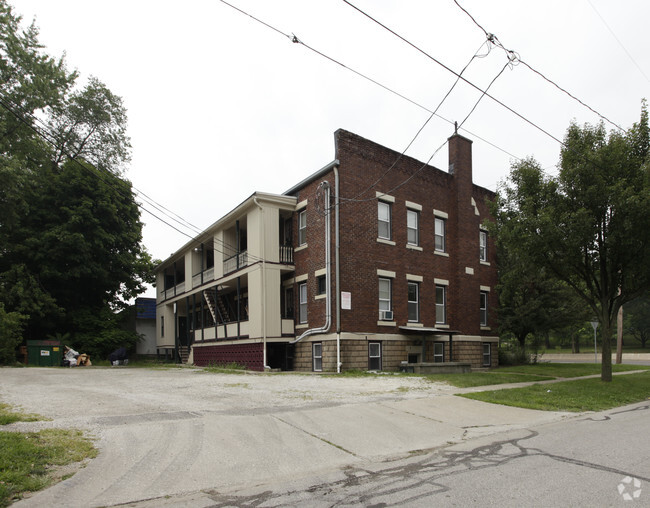 Building Photo - 701 E Main St