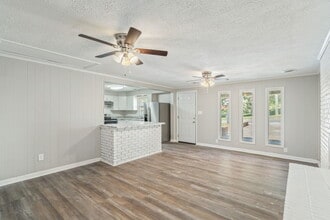 Building Photo - 3040 Woodbine Ave