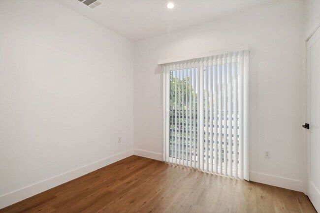 Building Photo - 4507 W 18th St