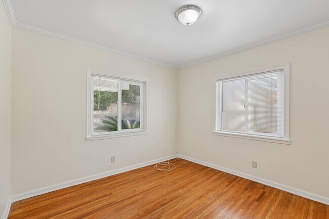 Building Photo - 3Bd/2ba Home w/parking in Santa Monica