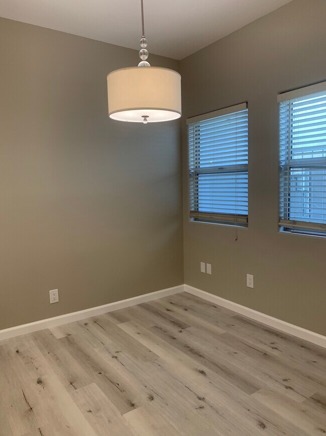 Building Photo - 15153 Burbank Blvd