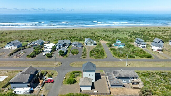Building Photo - 1140 Ocean Shores Blvd SW