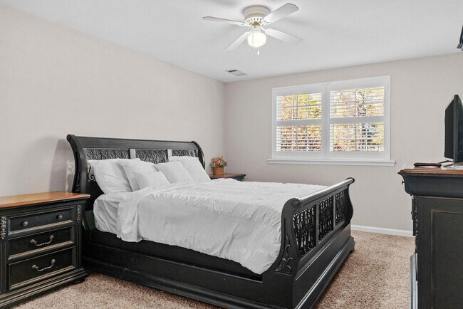 Building Photo - 66 Woodmont Ln