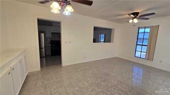 Building Photo - 809 E Azalea Ave