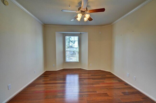 Building Photo - 6607 Lake Woodlands Dr