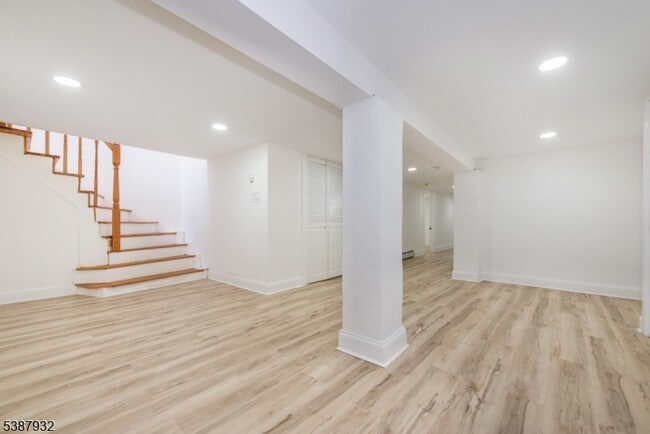 Building Photo - 48 N York St
