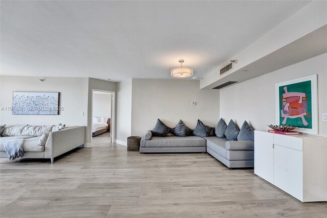 Building Photo - 19101 NE 36th Pl