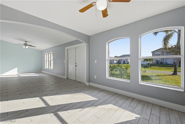 Building Photo - 1134 NE 4th Pl