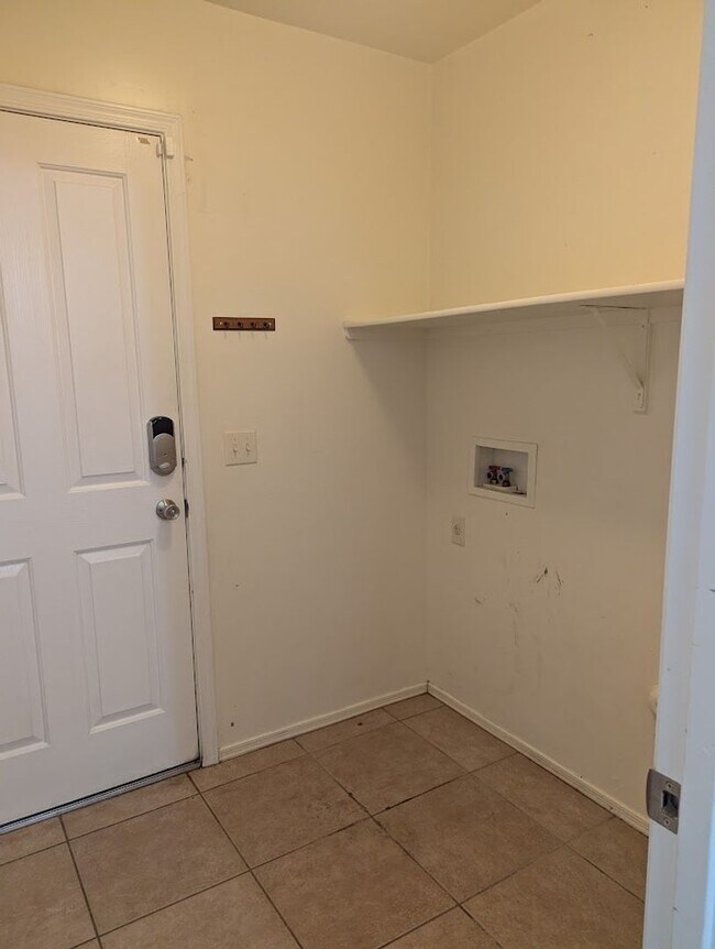 Building Photo - Great Northwest Home with Solar!