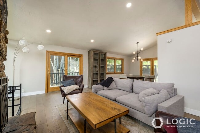Building Photo - Beautiful Home in Prime Location!