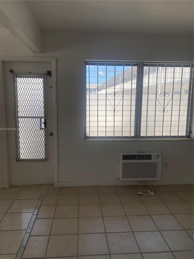 Building Photo - 15600 NE 6th Ave