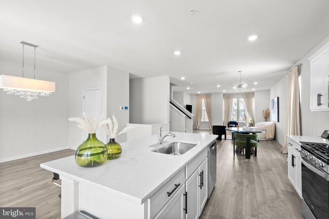 Building Photo - 9715 Summerton Dr