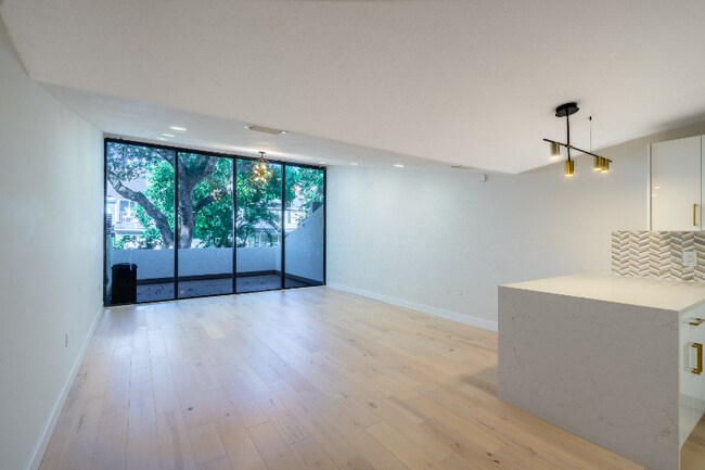 Building Photo - 1509 S Bay Villa Pl