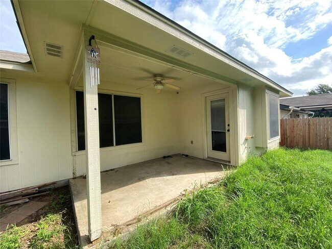 Building Photo - 2402 Hallie Ln