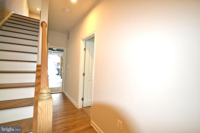 Building Photo - 1318 Trestle Dr