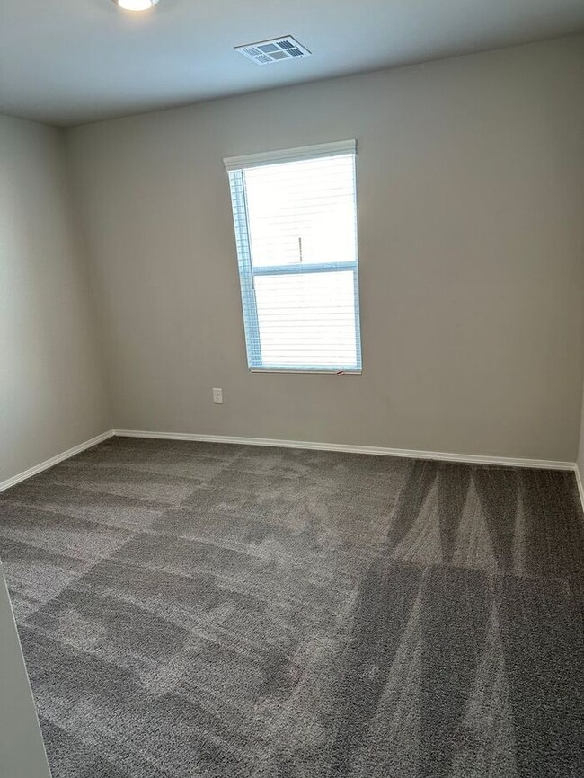 Building Photo - New Year's Promotion! NEW Three Bedroom | ...