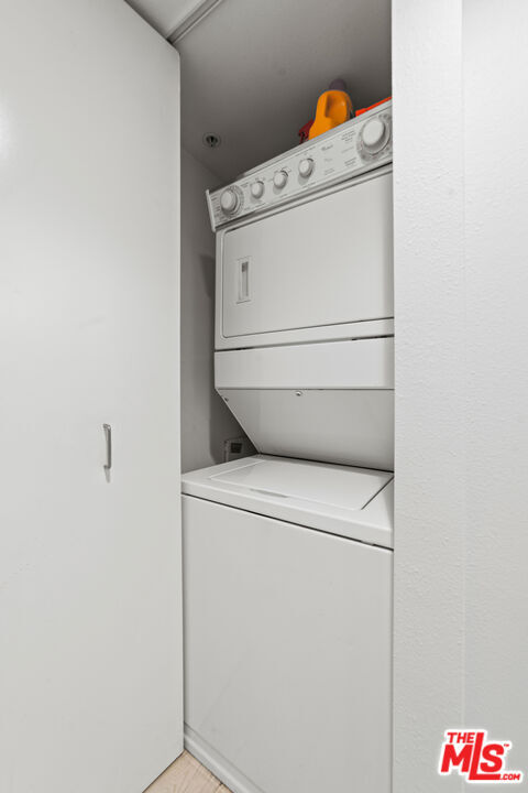 Building Photo - 13700 Marina Pointe Dr