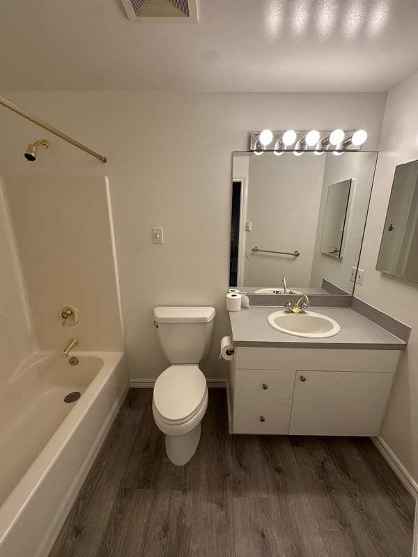 Building Photo - 5106 Green Lake Way N