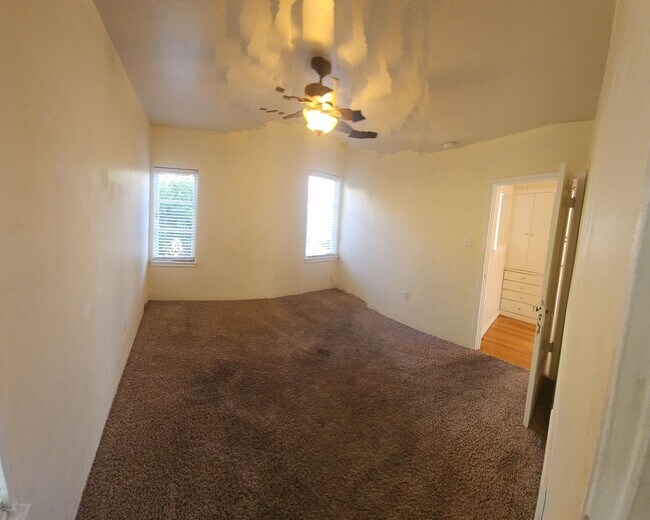 Building Photo - 1822-1828 Fixlini Street***