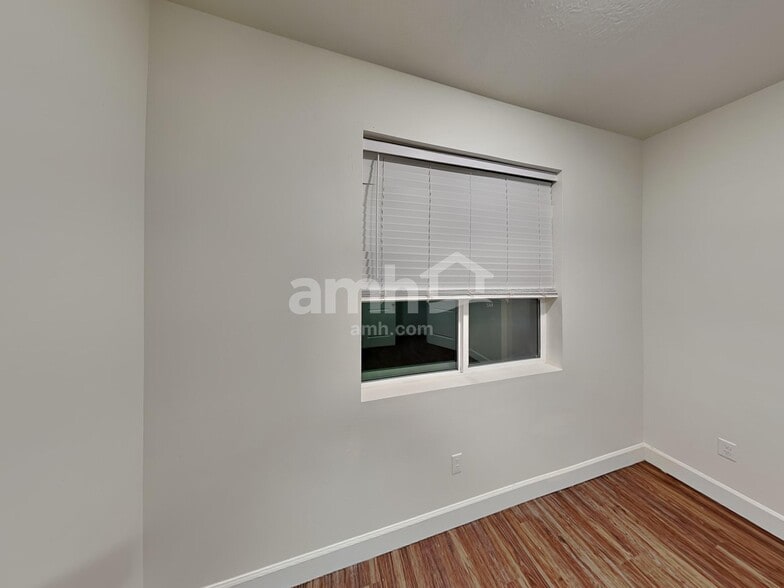 Building Photo - 4390 N Poplar St