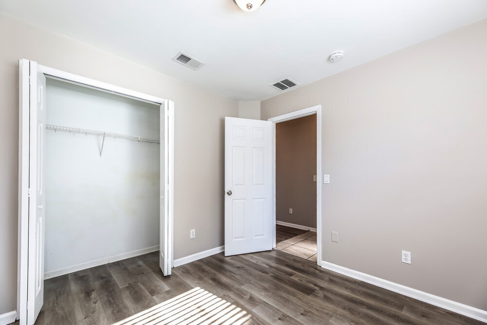 Building Photo - 7619 Pimmit Hills Dr