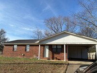 Building Photo - Comfortable West End Home