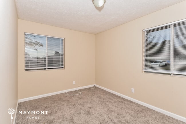 Building Photo - 3113 Evergreen Dr