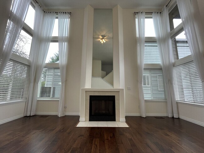 Building Photo - Grand 5 Bedroom Home Featuring 19ft Ceilings, Family Room & Main-Level Suite