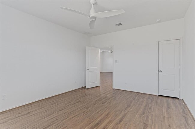 Building Photo - 1324 Chad Dr