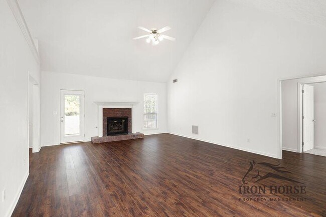 Building Photo - 379 Beech Hollow Trail SW