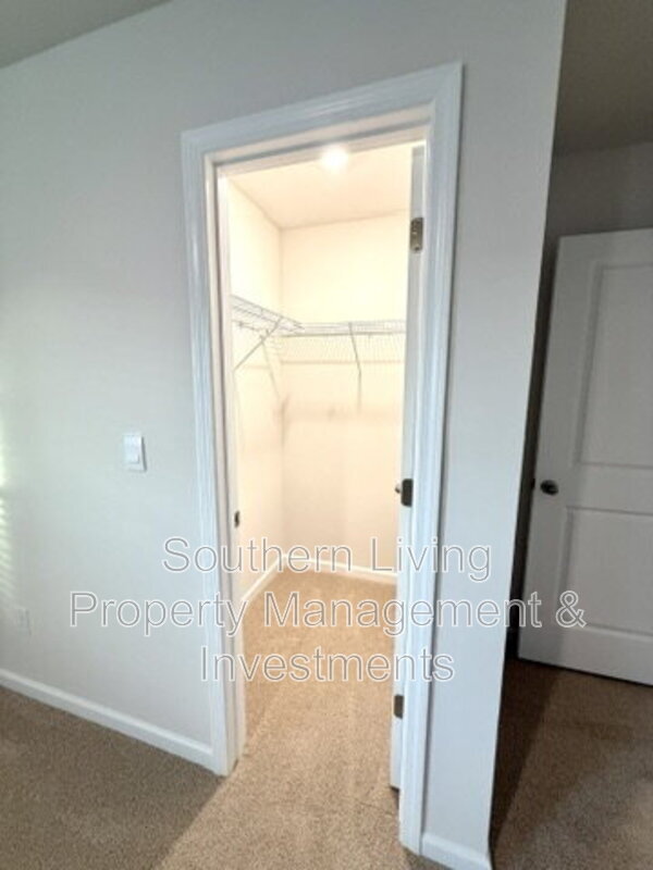 Building Photo - 1413 Secrest Cmns Dr