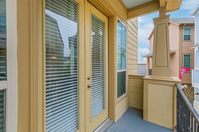 Building Photo - 6011 Kansas St