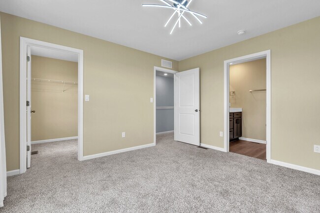 Building Photo - 1556 Sequoia Wy