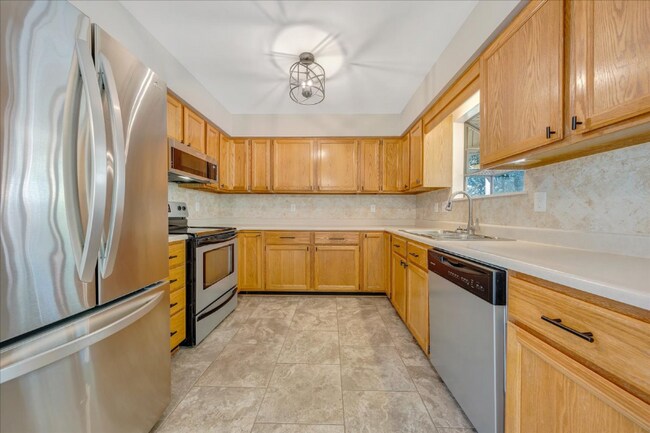 Building Photo - 5184 Orchard Hill Dr