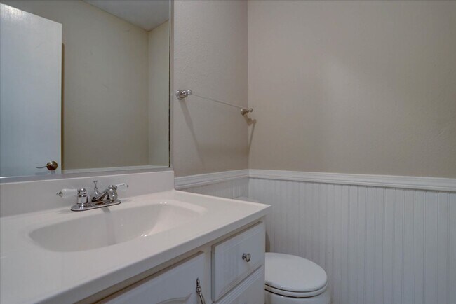 Building Photo - 10701 Hobbit Ln