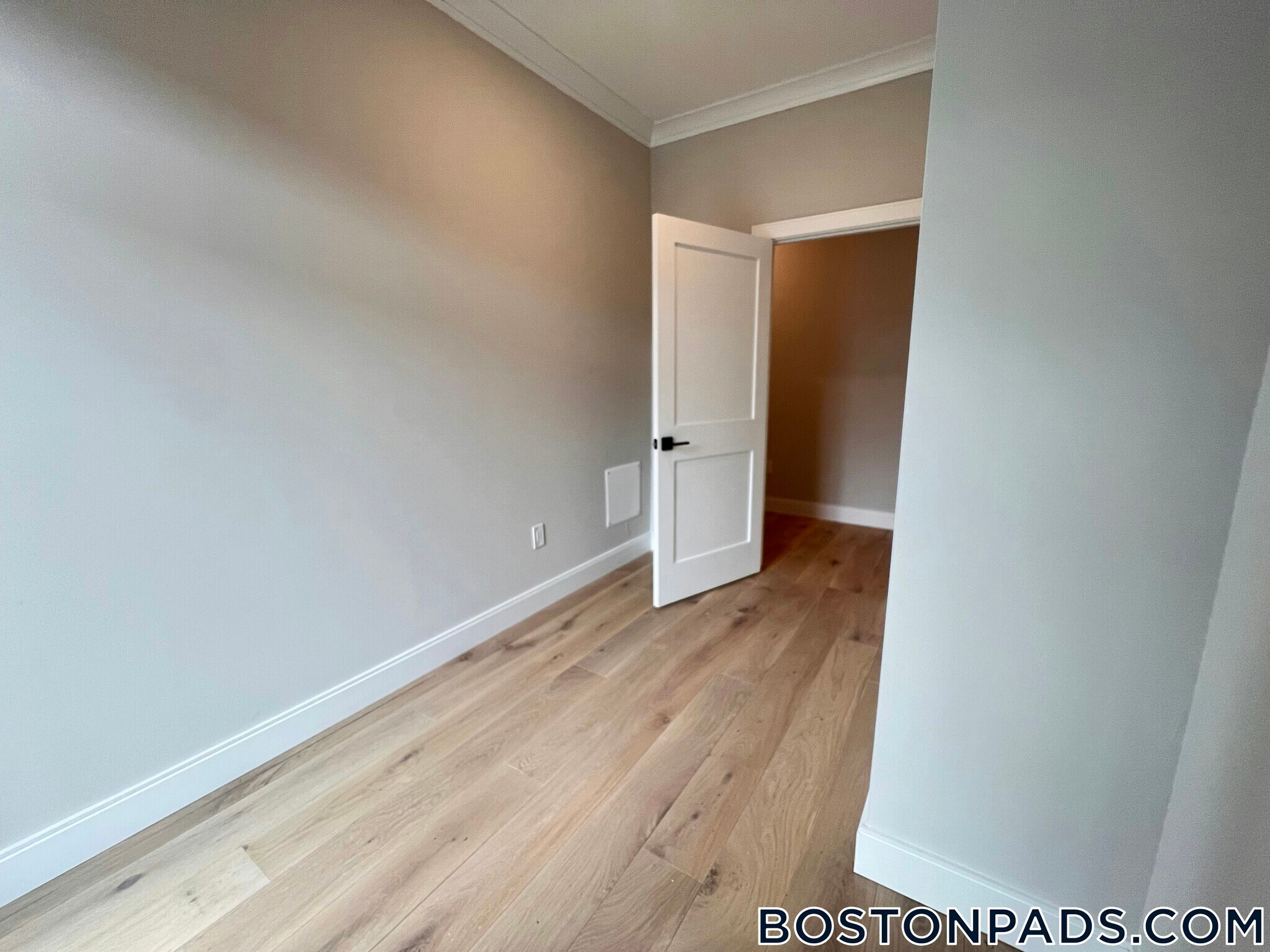 Building Photo - 157 Everett St