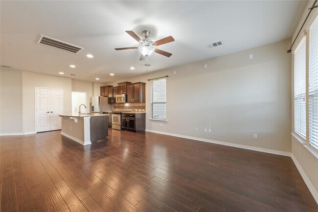 Building Photo - 9961 Aly May Dr