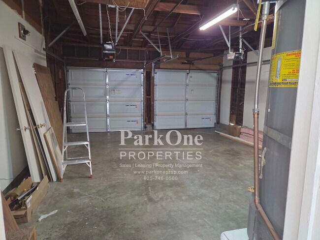 Building Photo - 1501 Fieldcrest Dr