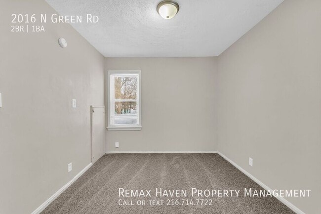 Building Photo - 2016 N Green Rd