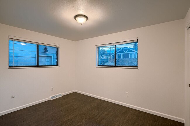 Building Photo - 3125 N Raleigh St