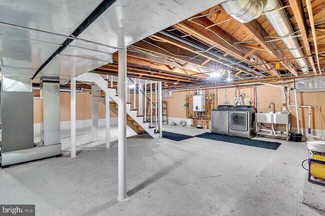 Building Photo - 32 Cranbury Rd